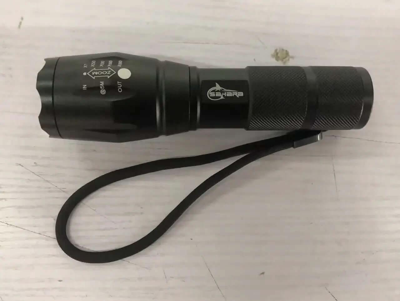 Lampe torche LED d'extérieur Les Visionnaires