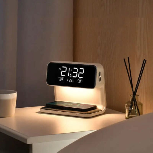 lampe de chevet 3-en-1 avec chargeur sans fil et réveil LCD Les Visionnaires
