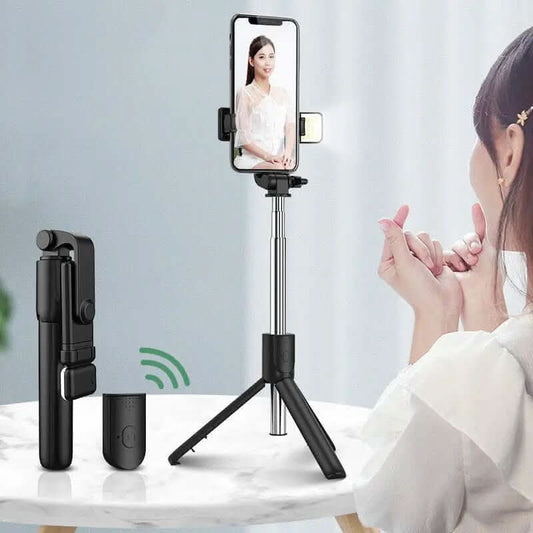 trépied selfie stick avec télécommande Bluetooth intégrée Les Visionnaires