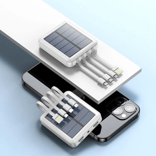 Mini batterie externe solaire sur un smartphone, rechargeable et portable pour une énergie nomade.