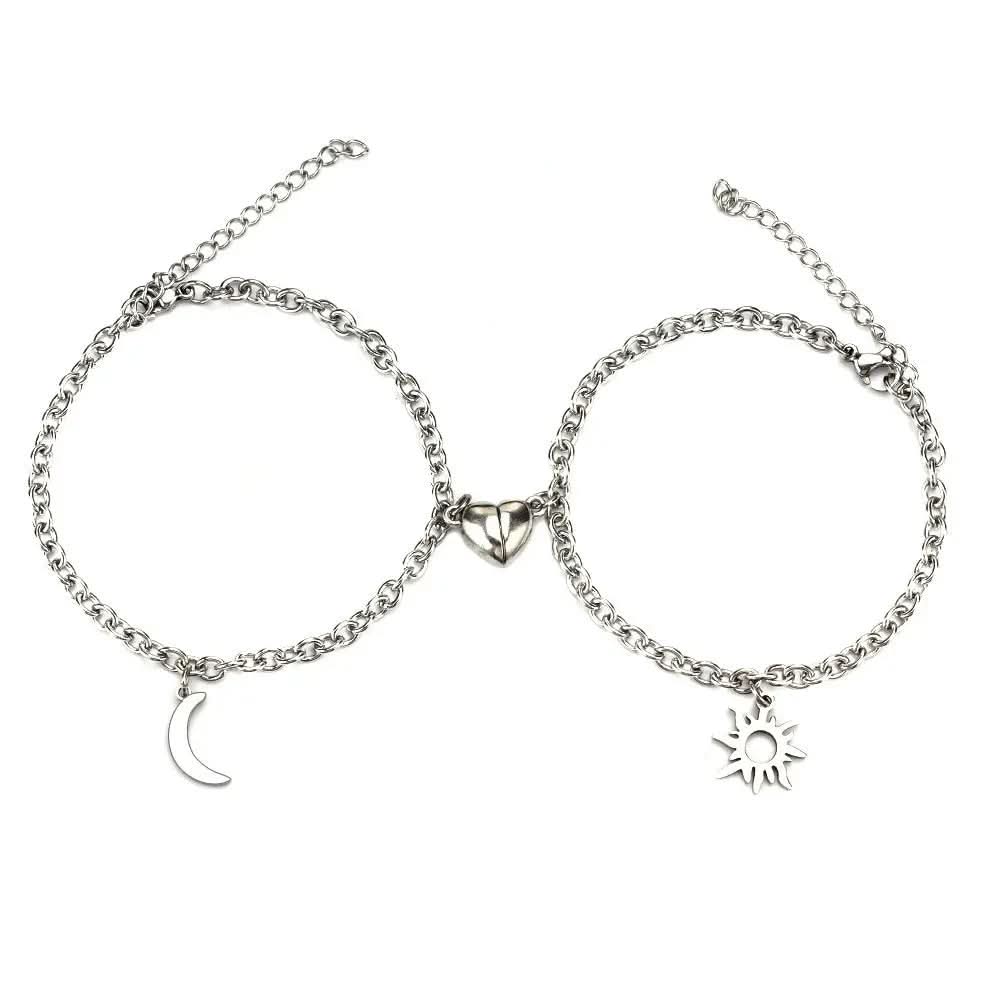 Lot de 2 bracelets magnétiques en acier inoxydable avec breloque soleil et lune Les Visionnaires