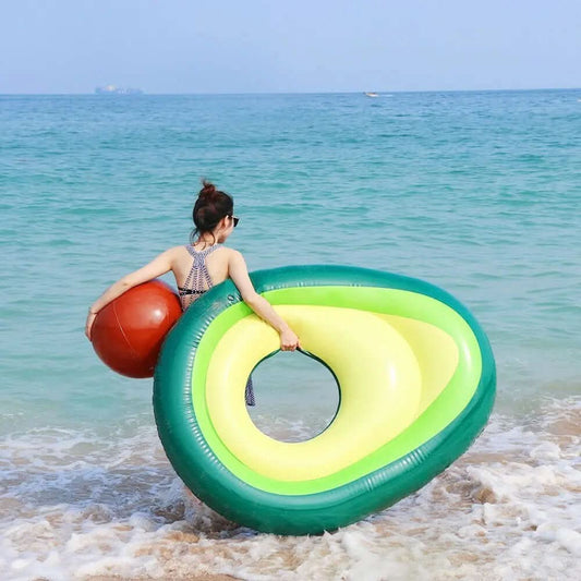 Un matelas gonflable géant en forme d’avocat Les Visionnaires