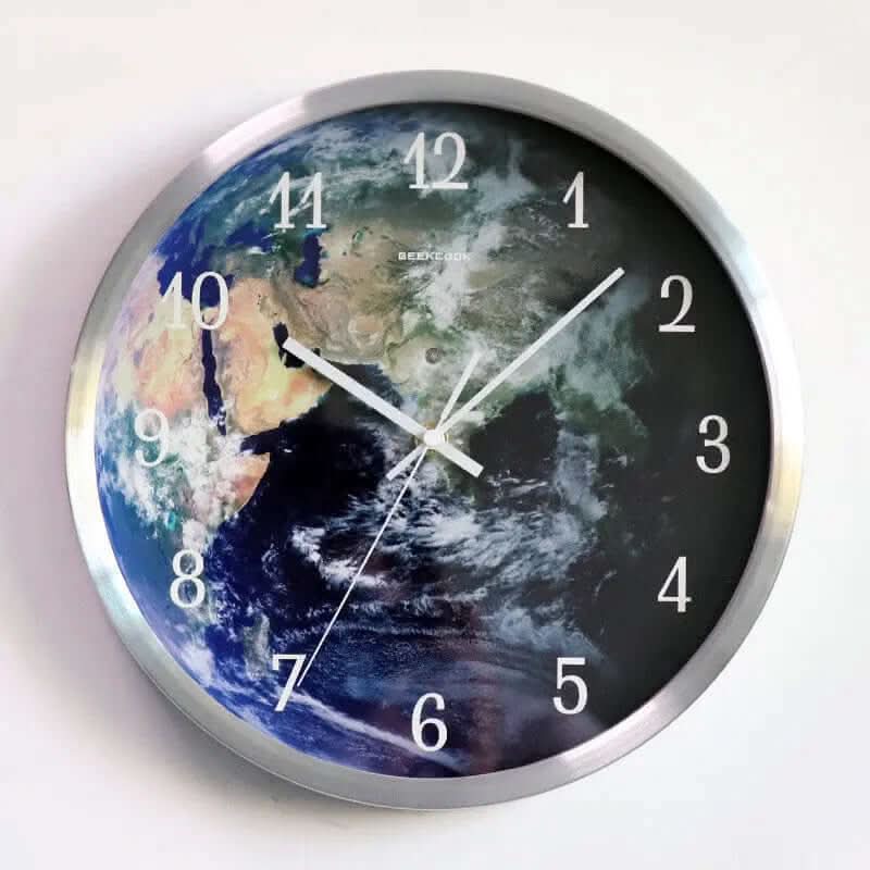 Horloge murale lumineuse à induction vocale Les Visionnaires