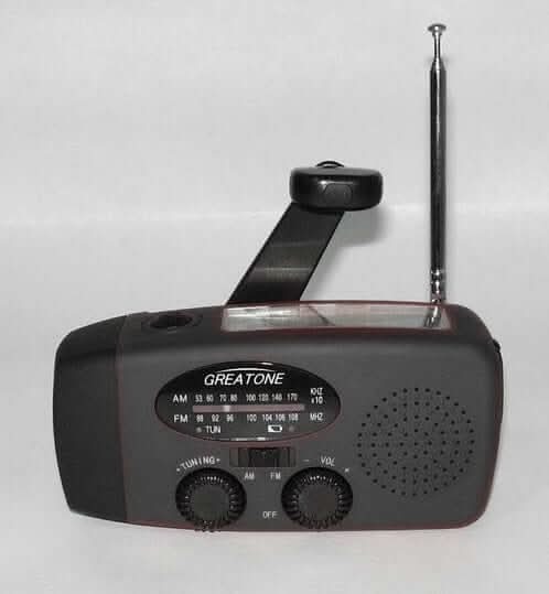 Lampe de poche radio solaire à manivelle avec chargement USB Les Visionnaires