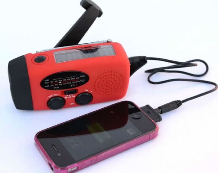 Lampe de poche radio solaire à manivelle avec chargement USB Les Visionnaires