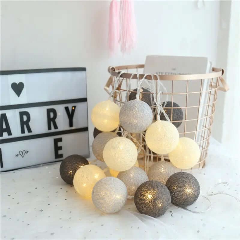 Guirlande LED en Boules de Fil de Coton Les Visionnaires