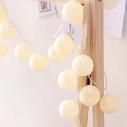 Guirlande LED en Boules de Fil de Coton Les Visionnaires