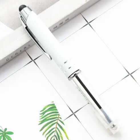 Stylo multifonction en métal avec stylet capacitif, lumière LED et pointe à bille ️ Les Visionnaires