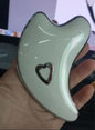 Gua Sha électrique avec lumière LED et microcourant Les Visionnaires