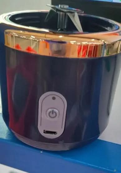 Mini mixeur portable à 6 lames, extracteur de jus, smoothie, chargement USB Les Visionnaires