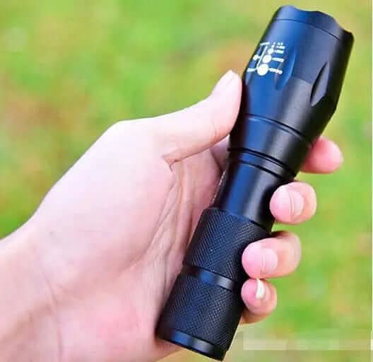 Lampe torche LED d'extérieur Les Visionnaires