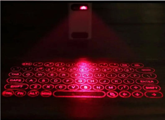 Clavier laser virtuel rouge projeté sur une surface sombre par un appareil compact