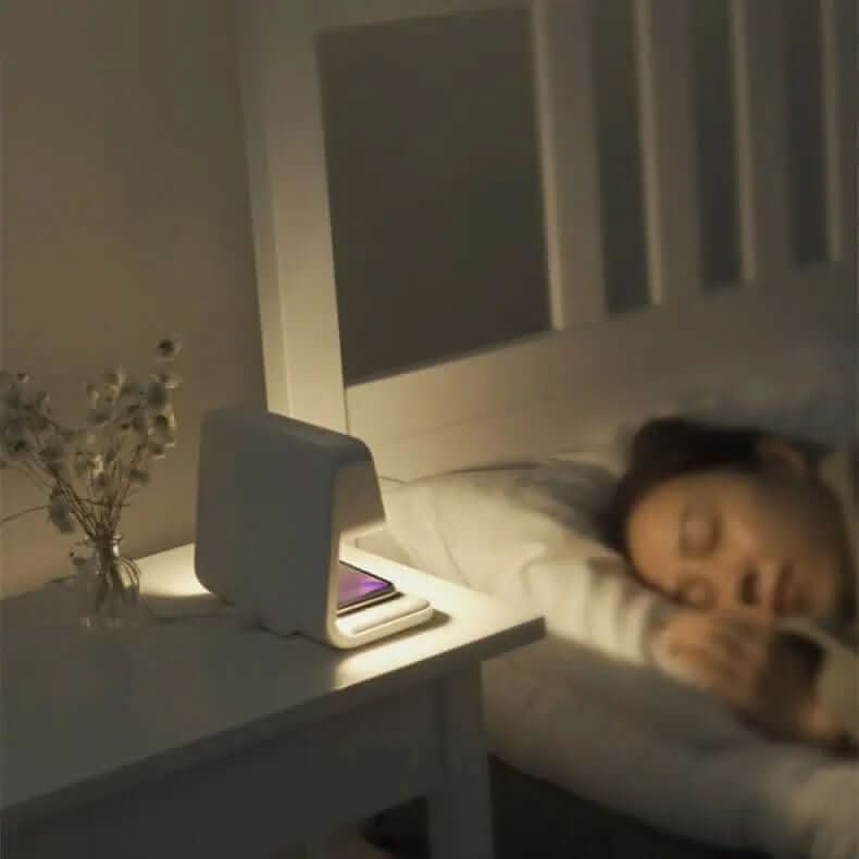 lampe de chevet 3-en-1 avec chargeur sans fil et réveil LCD Les Visionnaires