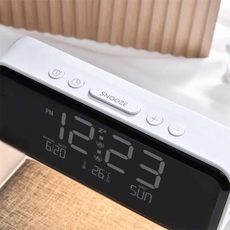 lampe de chevet 3-en-1 avec chargeur sans fil et réveil LCD Les Visionnaires