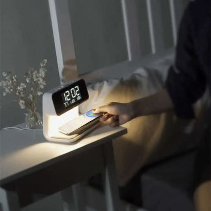 lampe de chevet 3-en-1 avec chargeur sans fil et réveil LCD Les Visionnaires