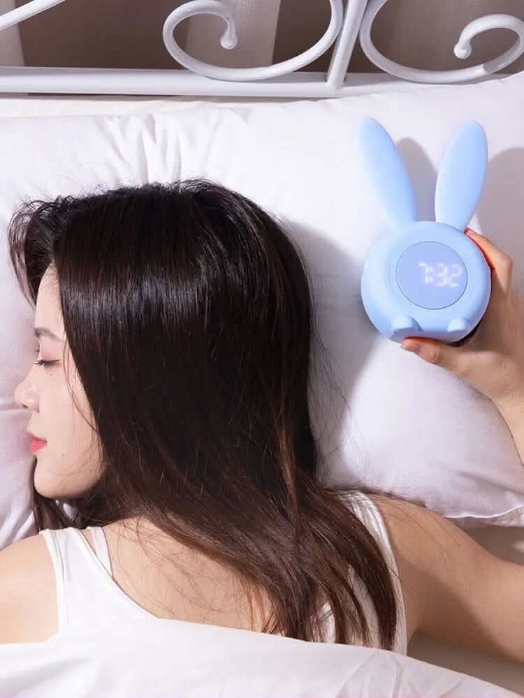 Réveil numérique LED avec oreilles de lapin Les Visionnaires