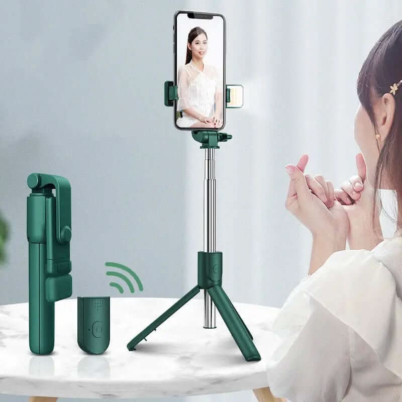 trépied selfie stick avec télécommande Bluetooth intégrée Les Visionnaires